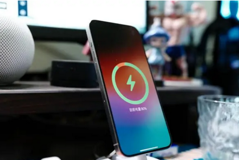 察哈尔右翼后苹果15换屏服务分享用什么充电器给iPhone15充电更好 